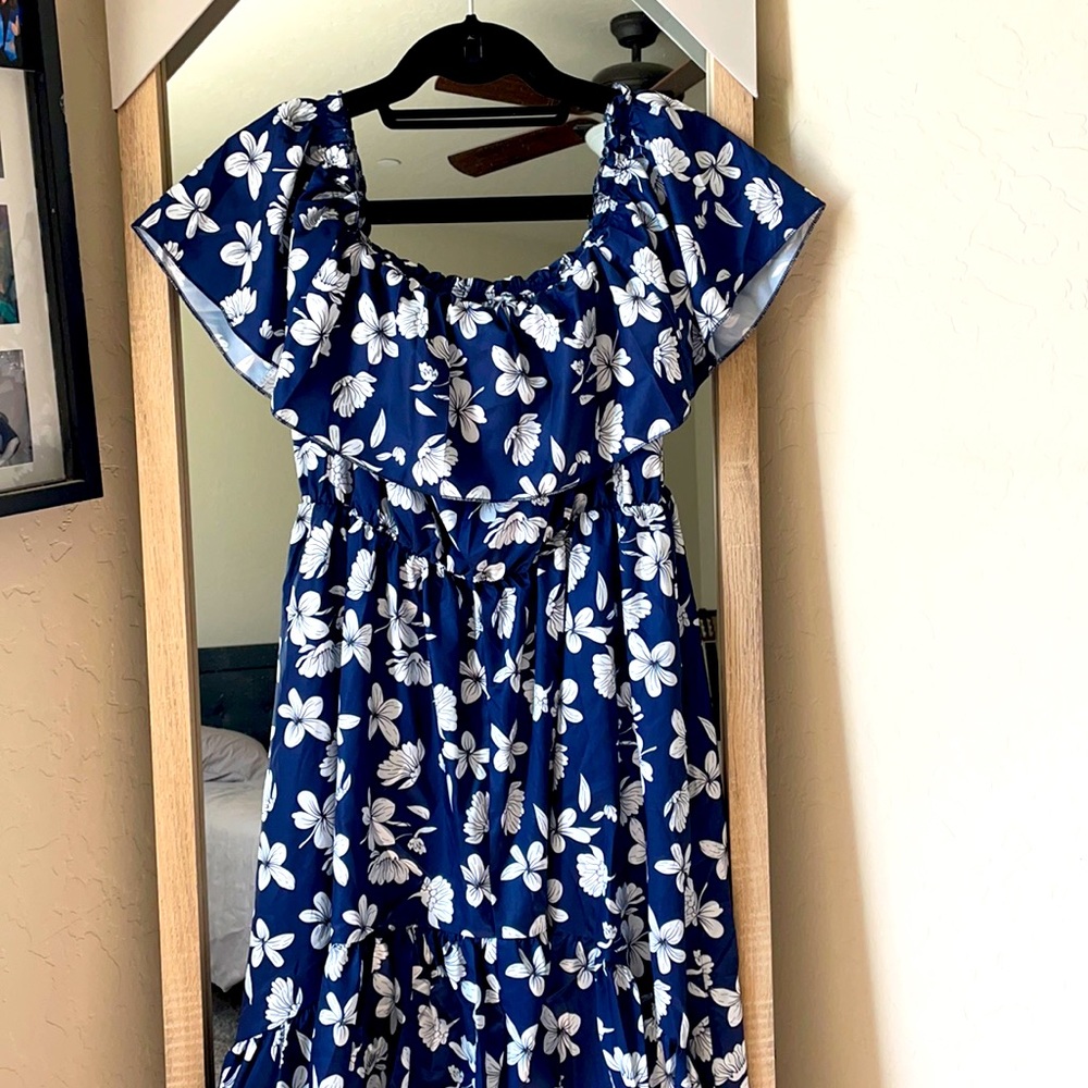 Floral print ruffled maxi dress